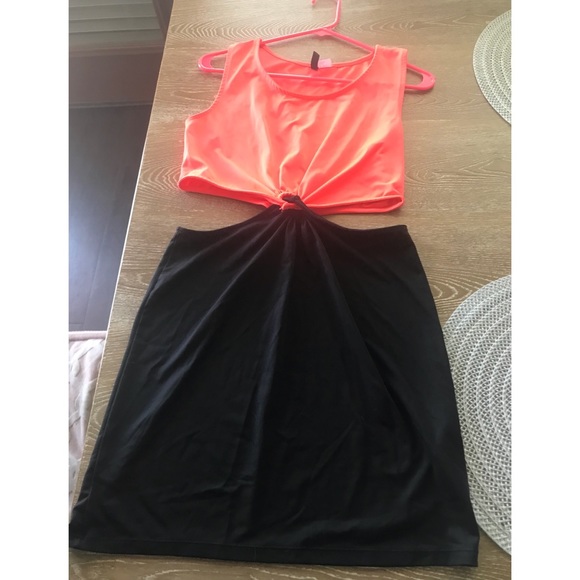 H&M Dresses & Skirts - Coral dress- sides exposed